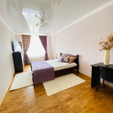 Центр. Поруч Парк Та Став Leilighet Ternopil Eksteriør bilde